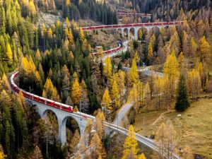 طولانی ترین قطار مسافربری جهان به روی ریل رفت