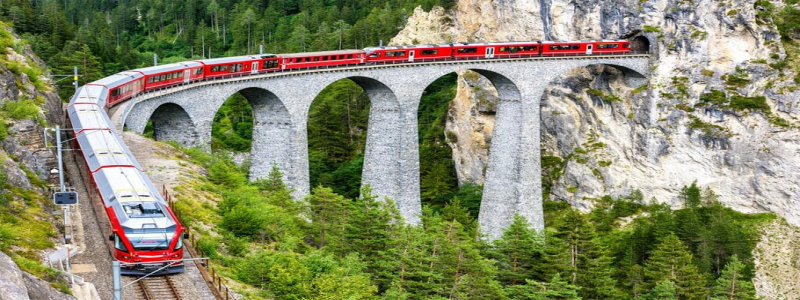 طولانی ترین قطار مسافربری جهان به روی ریل رفت